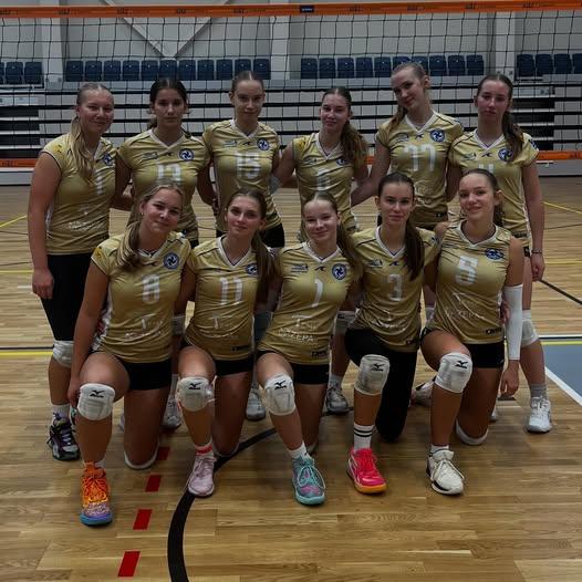 Modré staršie žiačky v Žiline víťazne