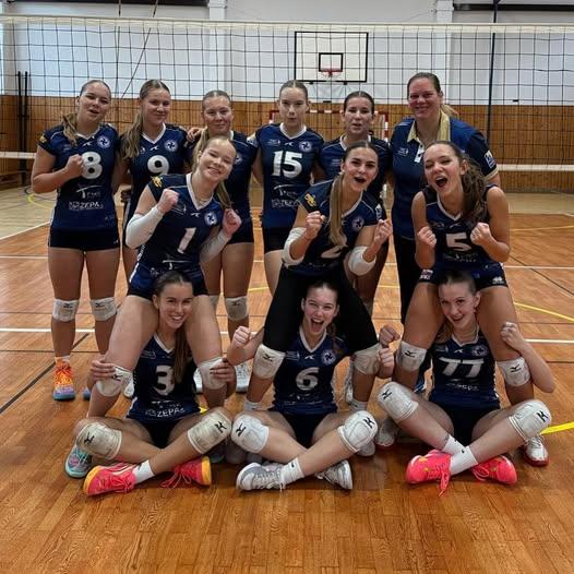 Modré  staršie žiačky bodovali