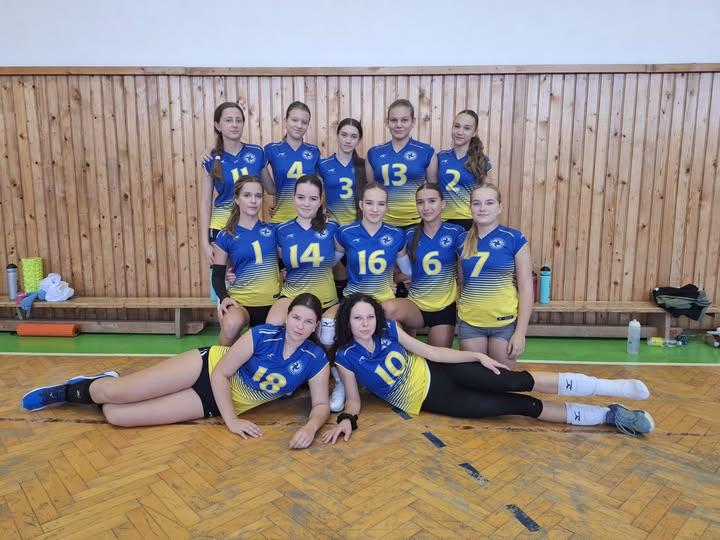 Žlté staršie žiačky získali prvé sety