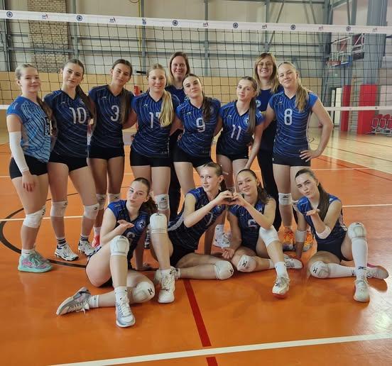 Staršie žiačky v oblasti strieborné