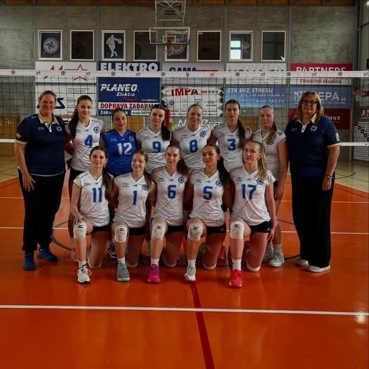 Modré  staršie žiačky s 5 bodmi 